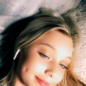 Meet your Posher, Ava